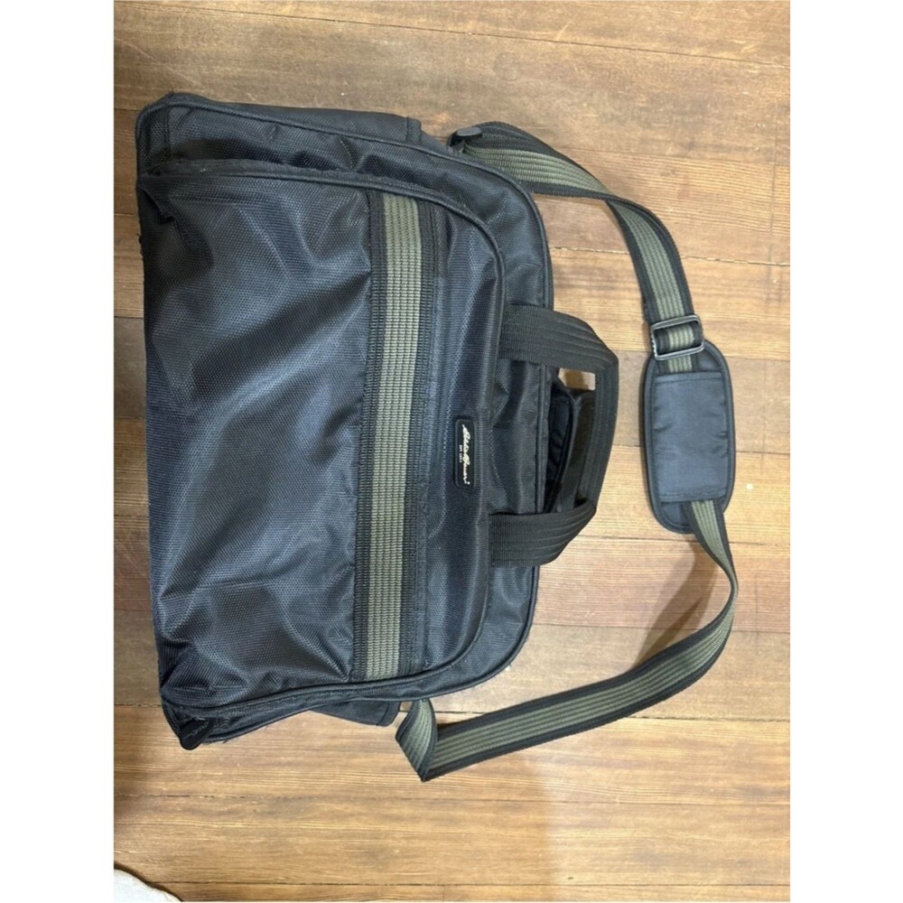 Eddie Bauer  Small Travel Carry On Duffle Bag great condition! Unisex flight bag